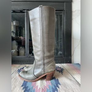 Vintage Dexter Women’s size 7 leather heeled boots.